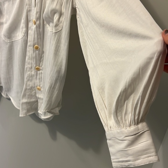 Banana Reuplic Bubble Sleeve top - Picture 3 of 3